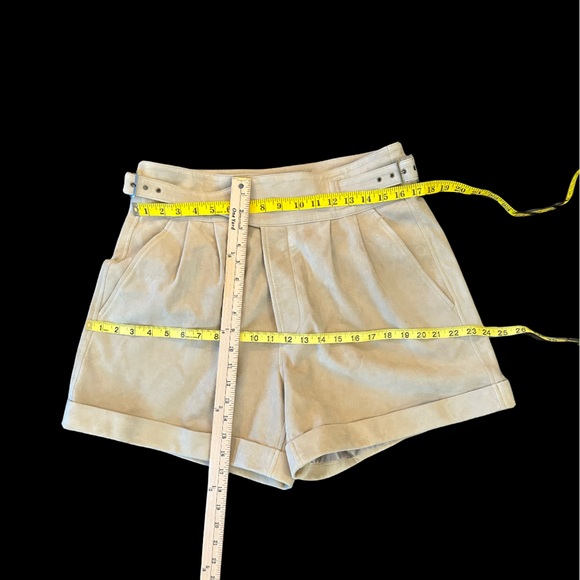 Banana Republic Suede Leather Explorer  Women's Shorts Size 12 - Picture 8 of 10